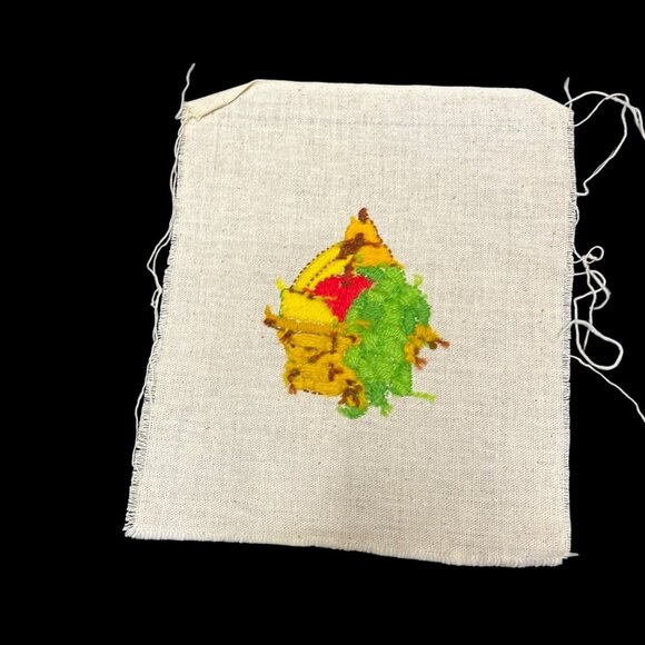 VTG 1970s Crewel Vegetable Basket Needlepoint Embroidery Complete Grannycore - Picture 3 of 5